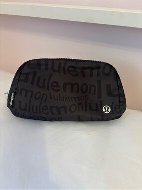 lululemon athletica everywhere belt bag (wobbly word mark) 1litre NWT
